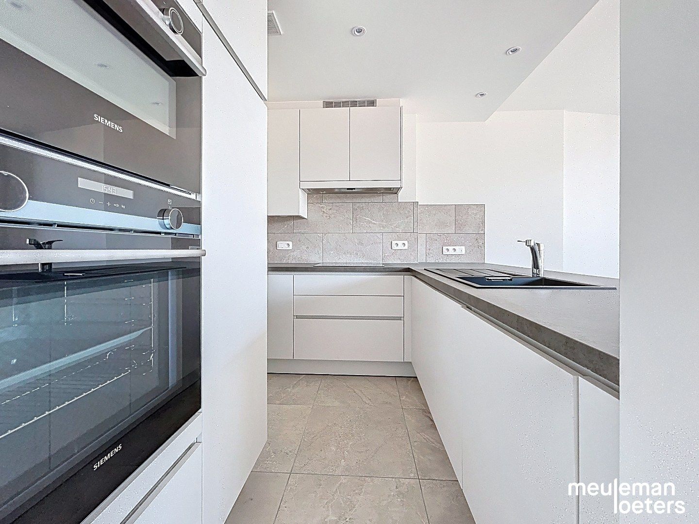 Ruim nieuwbouwappartement met garage foto 6