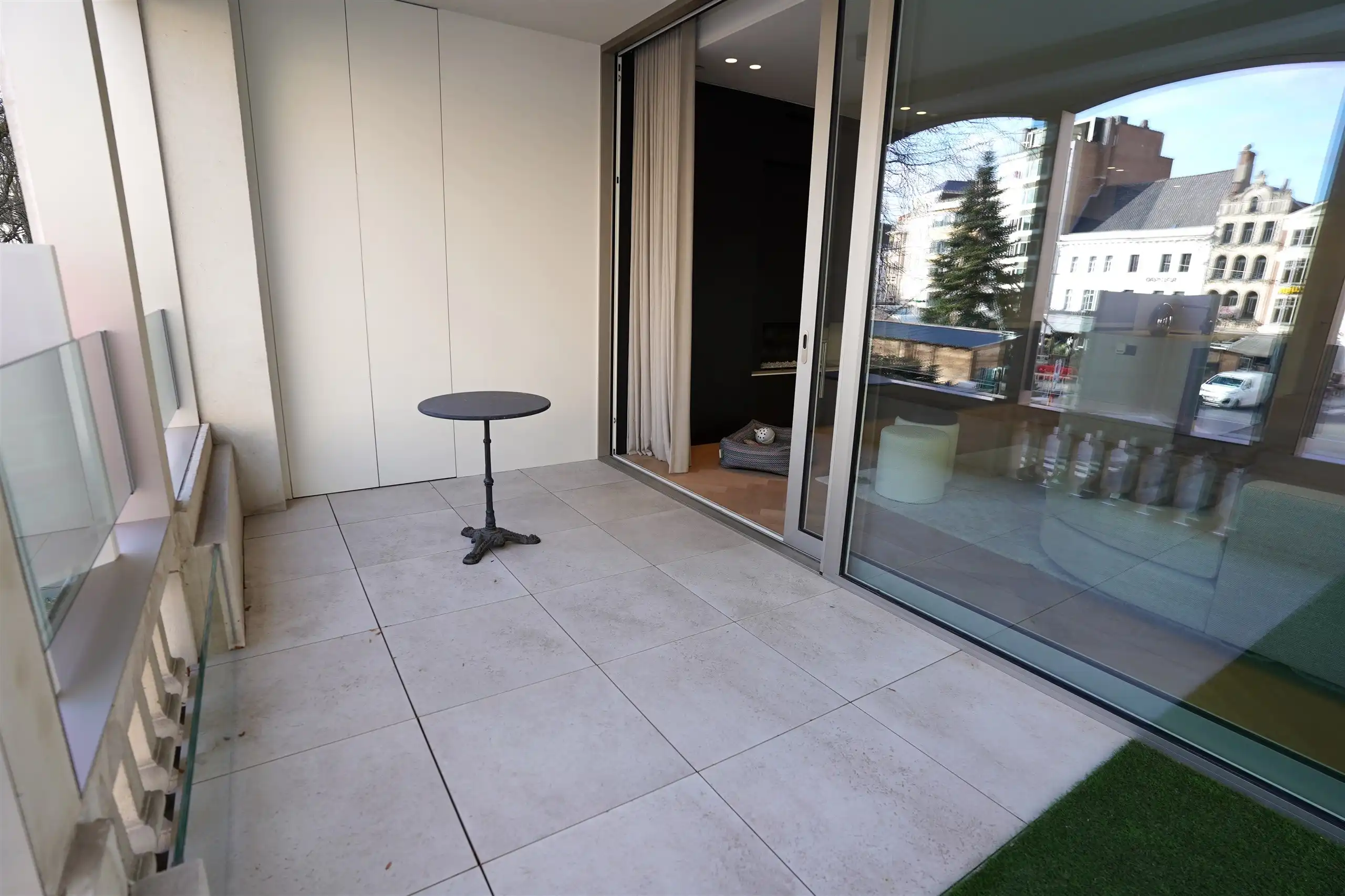 High-end  appartement met frontaal zicht op de Grote Markt met garage en extra staanplaats ! foto 7