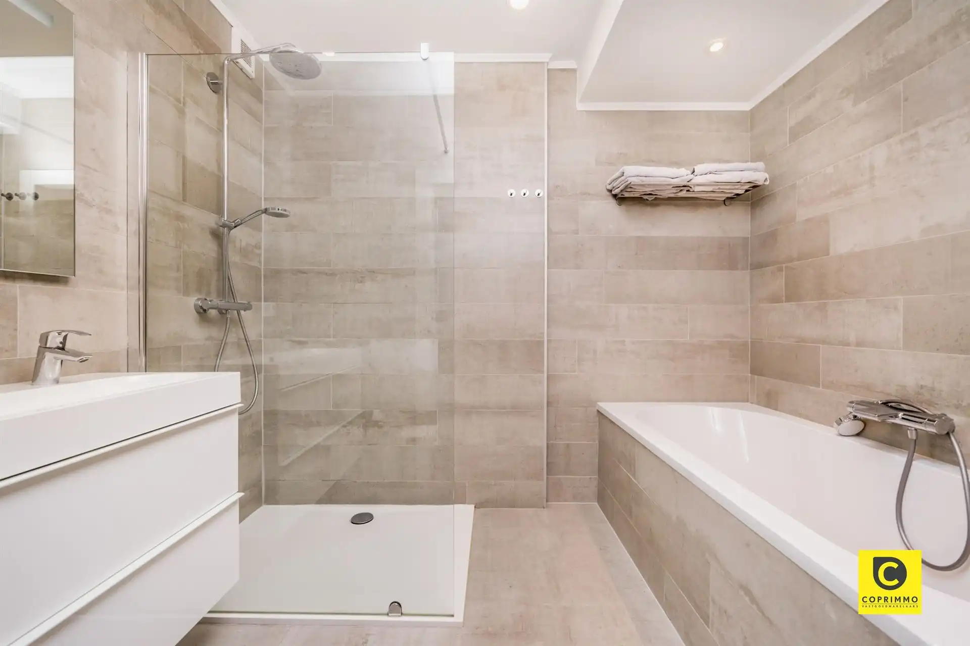 Ruim 3 slaapkamer appartement! foto 12