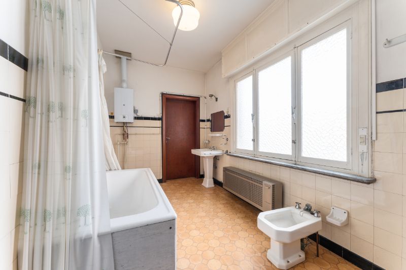 Te renoveren burgerwoning met enorm potentieel in hartje Roeselare foto 17