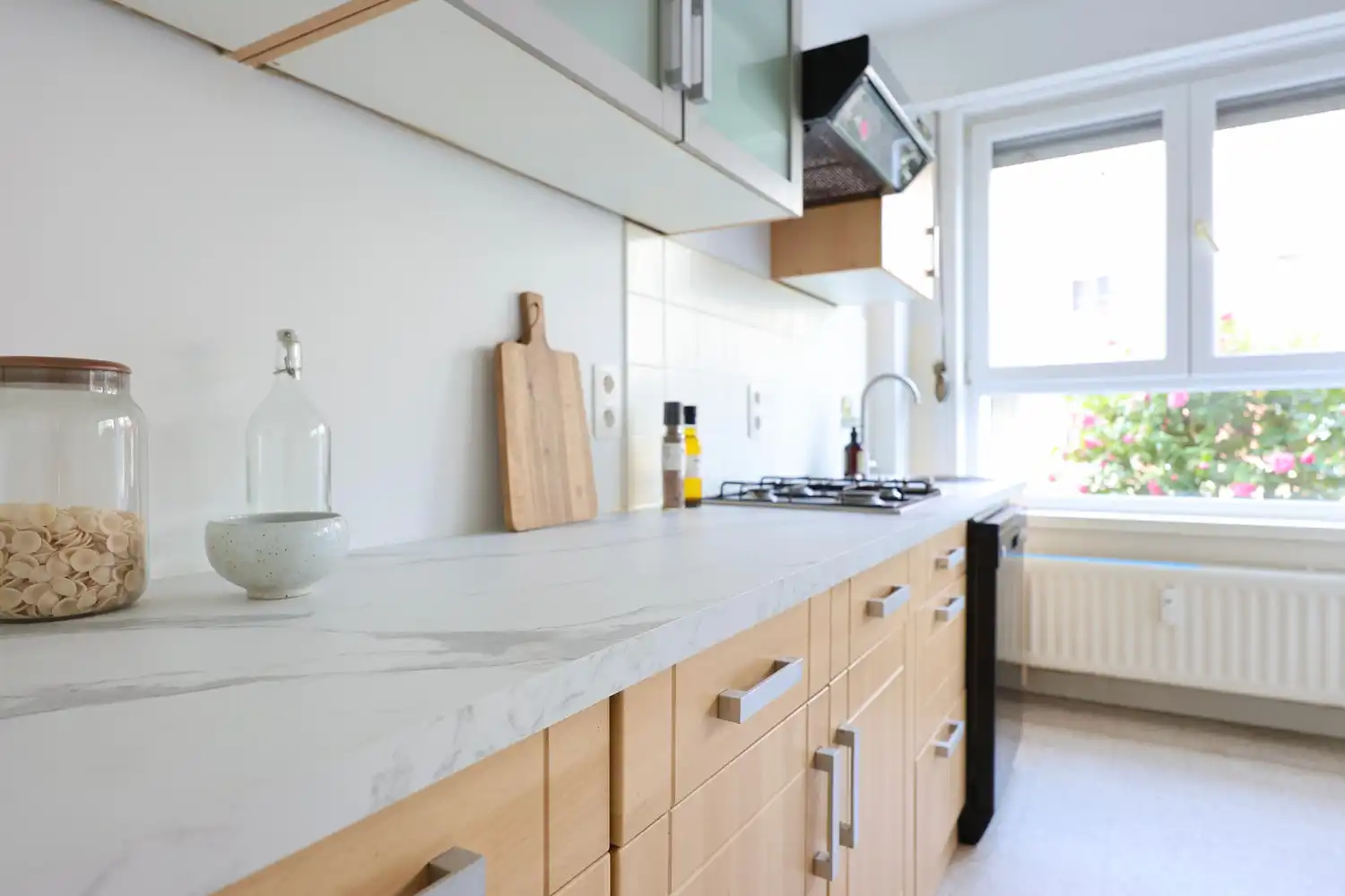 Instapklaar appartement met 2 ruime slks, tuin en parking! foto 14