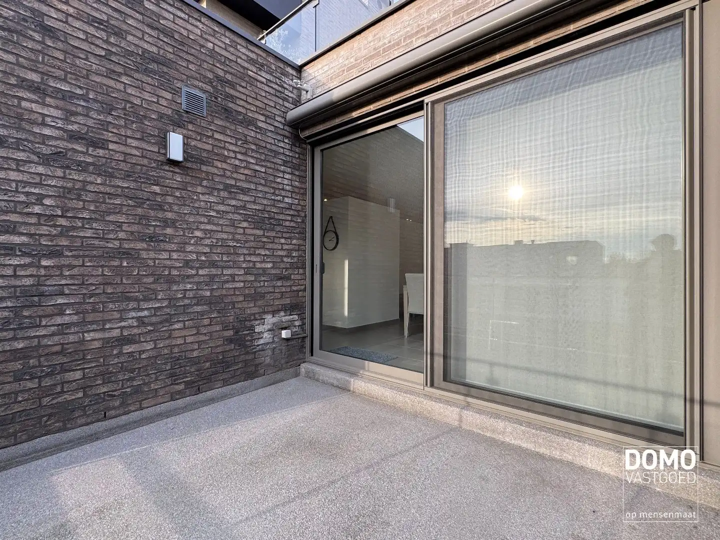 Ruim gemeubeld 2-slaapkamer appartement met terras in Kermt foto 12