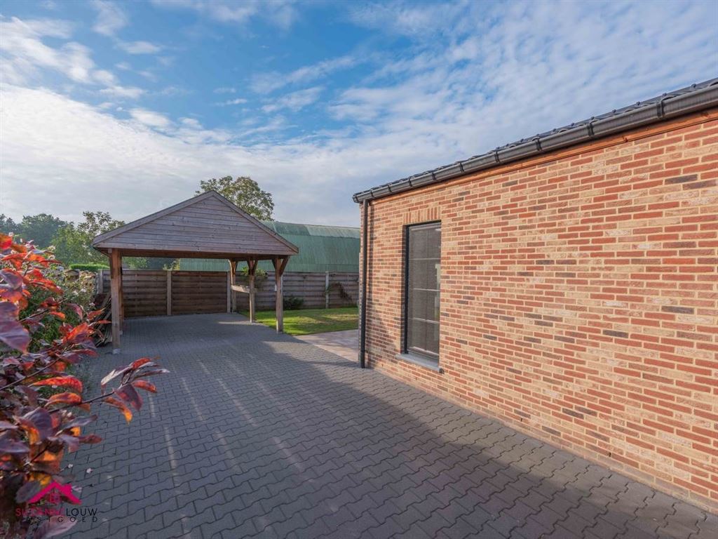 Vrijstaande woning, volledig gerenoveerd foto 6