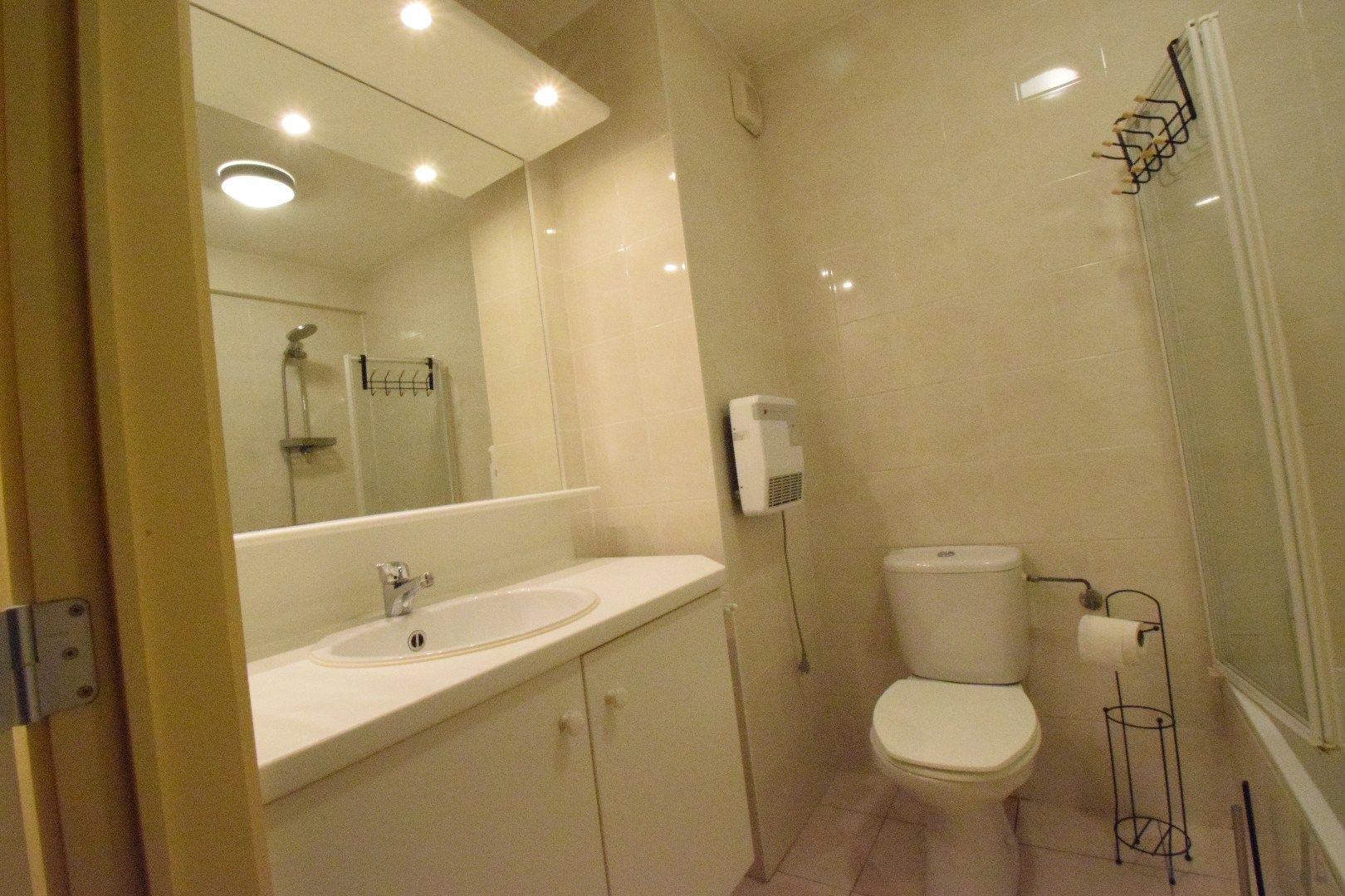 Instapklaar appartement met 2 slaapkamers en garage in Diksmuide foto 7