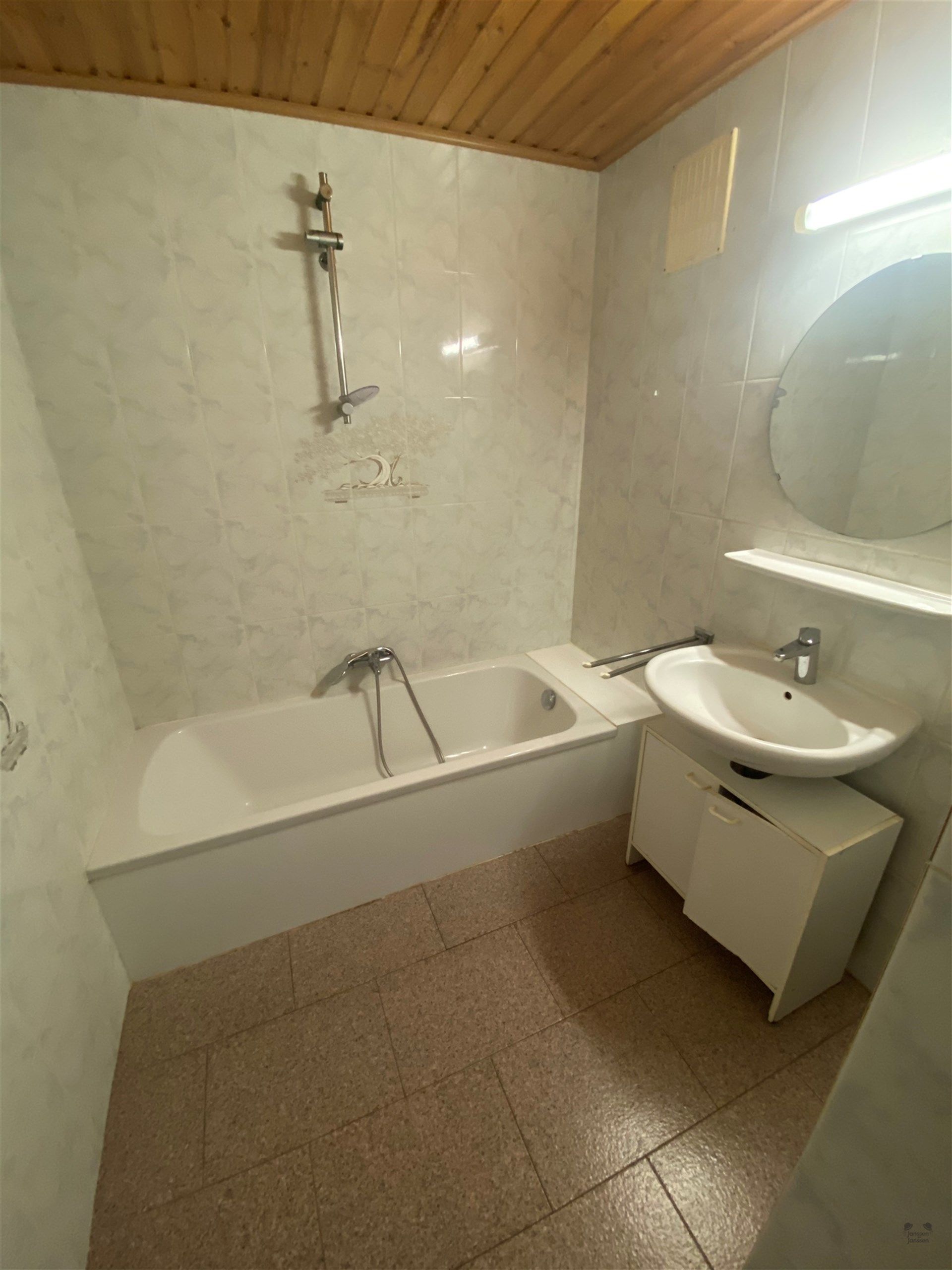 Knus 2-slaapkamer appartement met 2 terrassen  foto 9