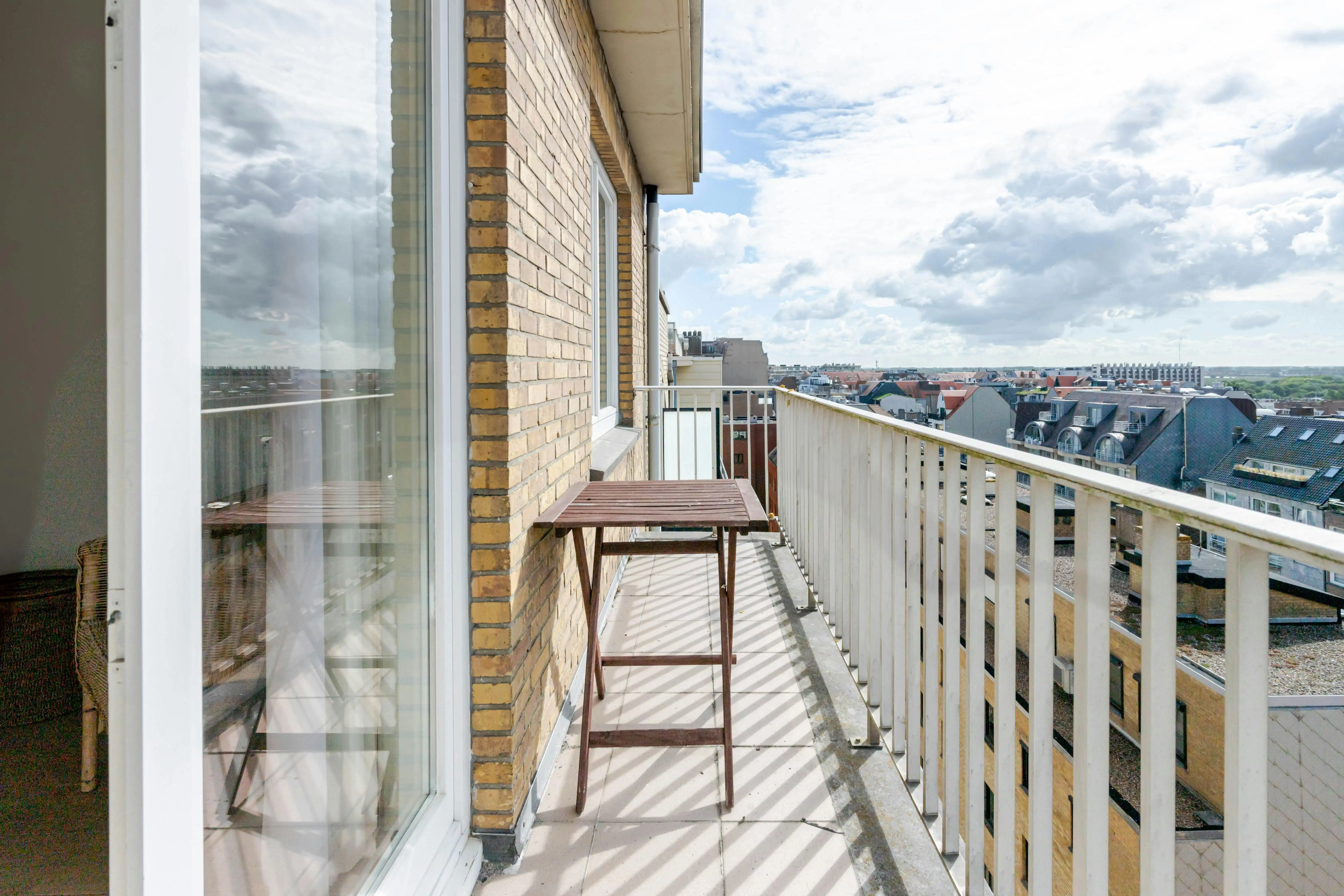 Prachtig gerenoveerd appartement met frontaal zeezicht foto 14