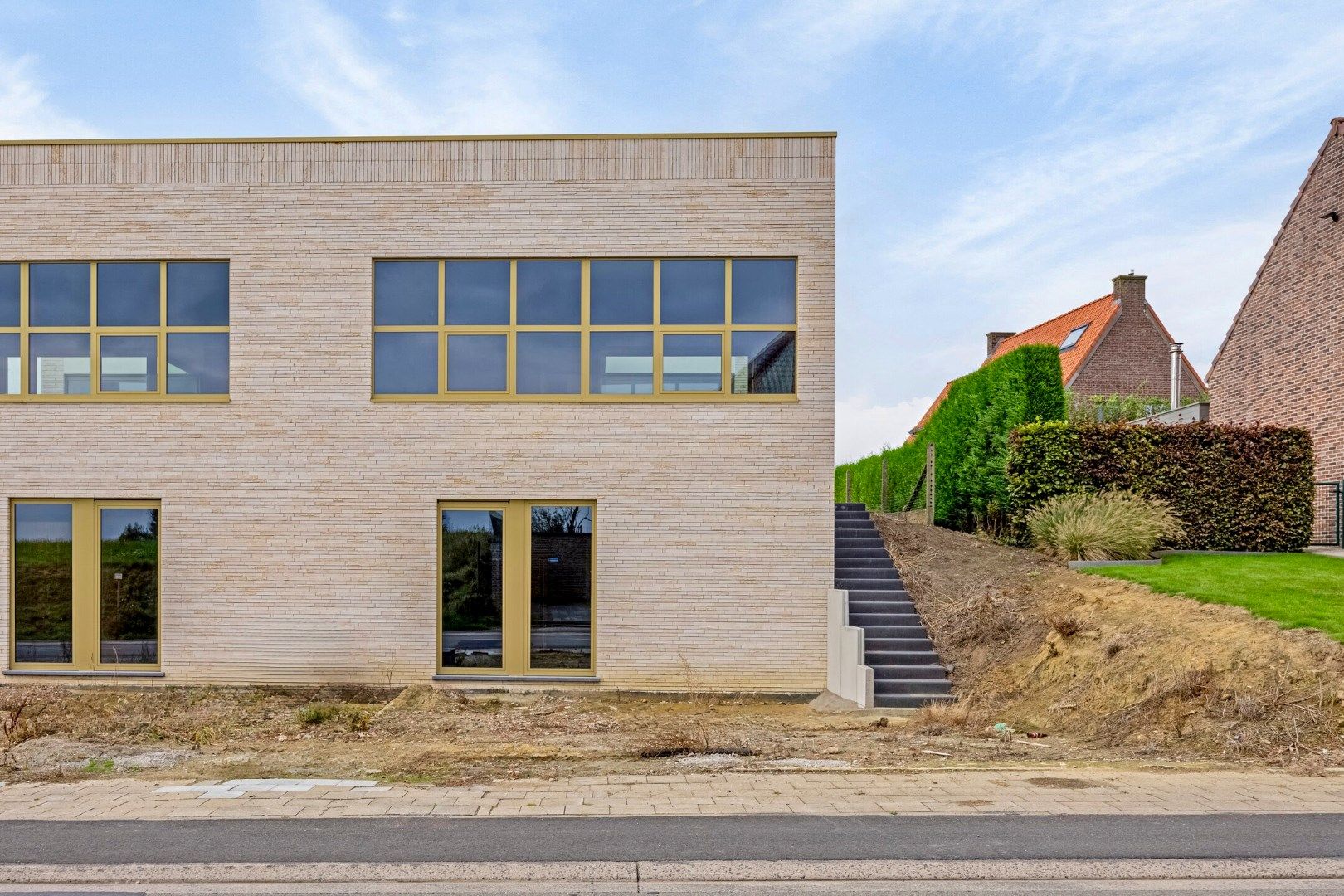 Lichtrijke cascowoning met 3 slpk te Oetingen. foto 1