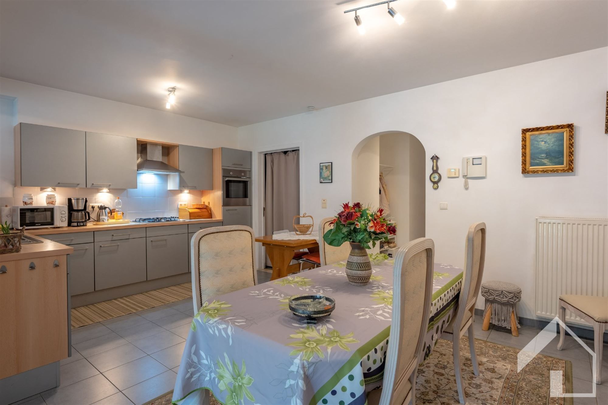 MOOI GELIJKVLOERSAPPARTEMENT MET GARAGE foto 4