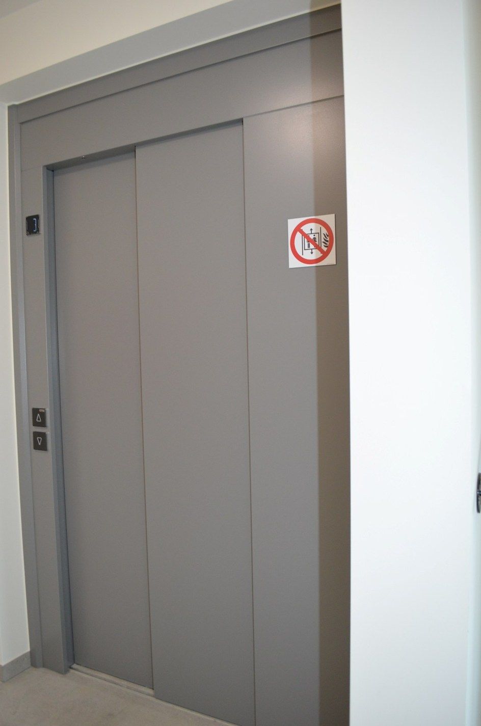 Wonen aan 't kanaal in Residentie Bakboord in een 2 slpk appartement met ruim terras.  Lift aanwezig. foto 14