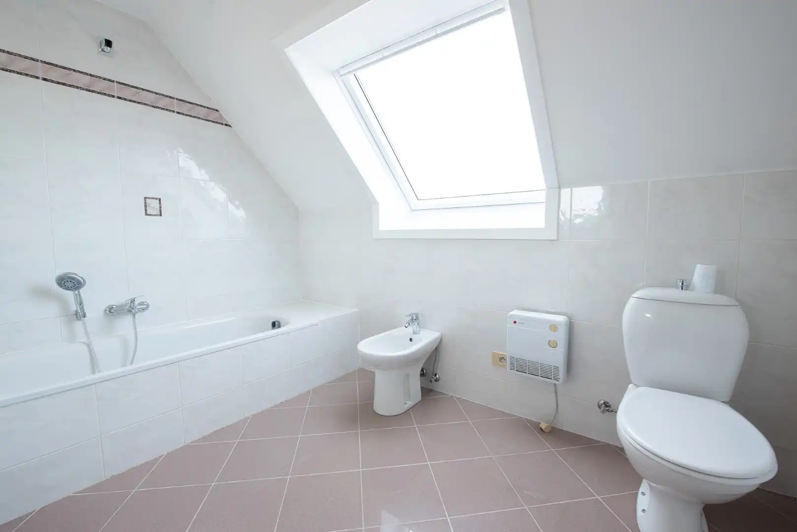 TE KOOP: Ruim duplex-appartement met 3 slaapkamers met groot terras in centrum Zulte! foto 12