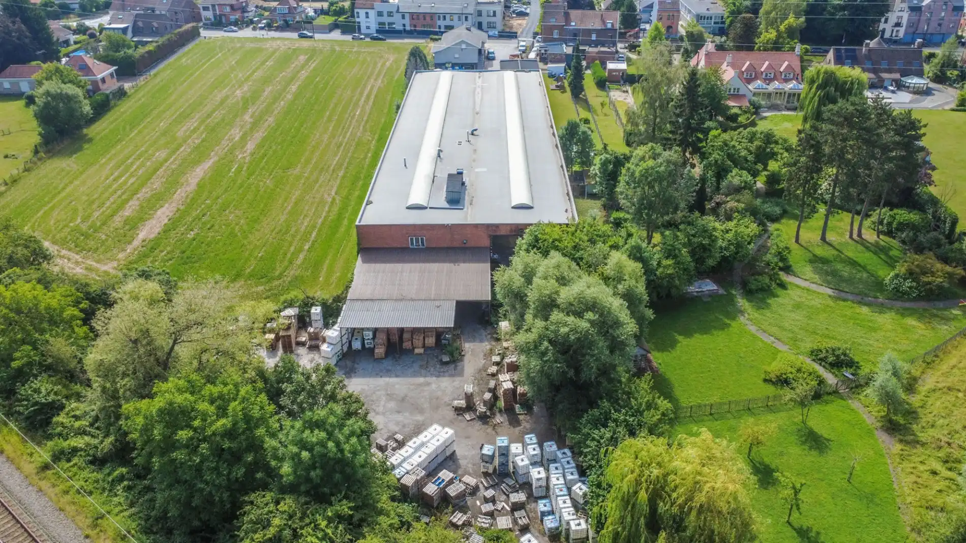 ZEER RUIME LOODS (3000m²) + WONING/BUREEL ! foto 5