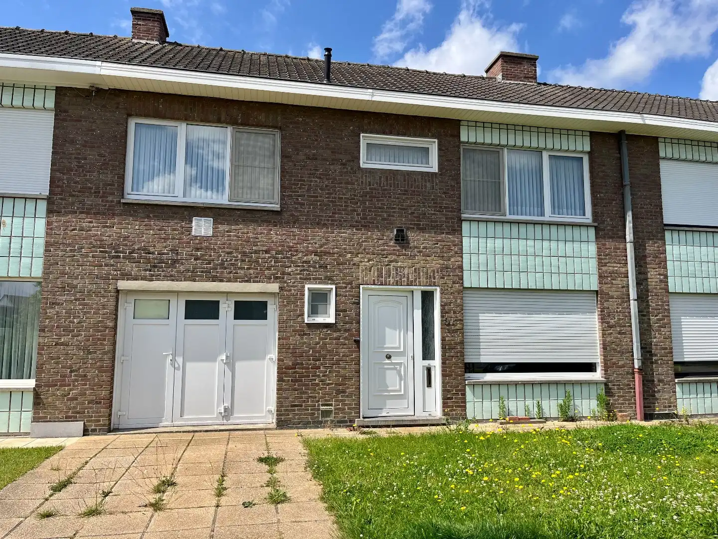Rijwoning met 5 slaapkamers, garage en zuid-west gerichte tuin. foto {{pictureIndex}}