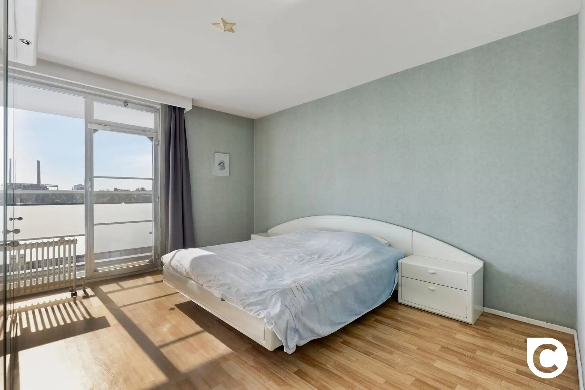 Ruim één slaapkamer app + garage foto 7