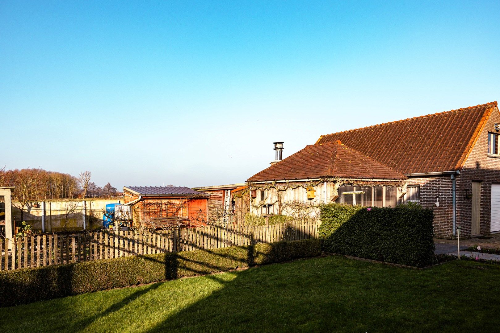 Landelijke woning met 1,4 ha weilanden uniek gelegen te Maldegem foto 3