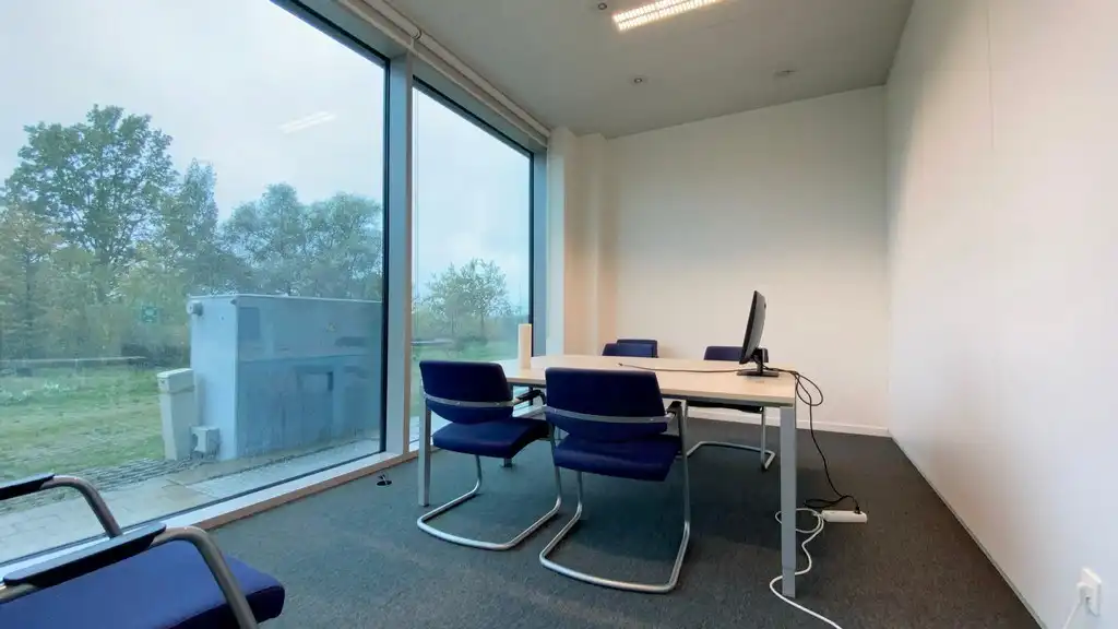 Instapklaar kantoorgelijkvloers te huur in Blue Towers in Gent foto 8