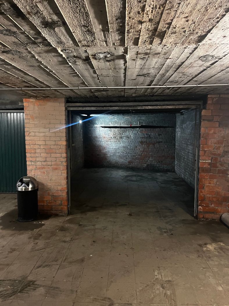 Garage te koop in het centrum foto 2