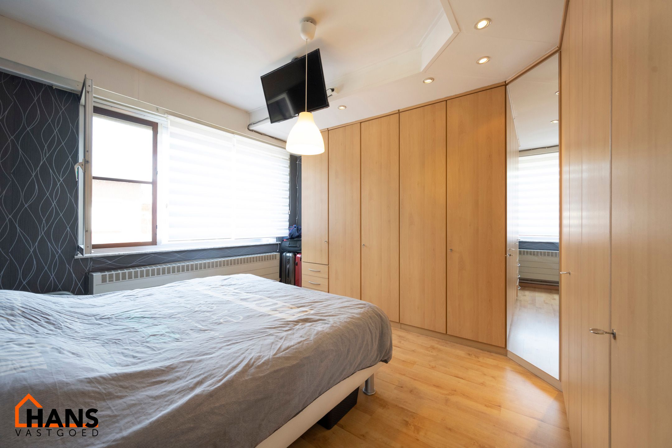 Instapklare halfopen hoekwoning met garage, oprit en tuin. foto 13