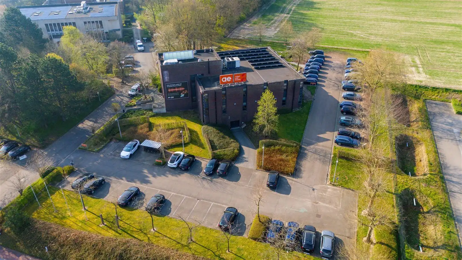 Single - tenant kantoorgebouw te huur in Heverlee (Leuven) foto {{pictureIndex}}