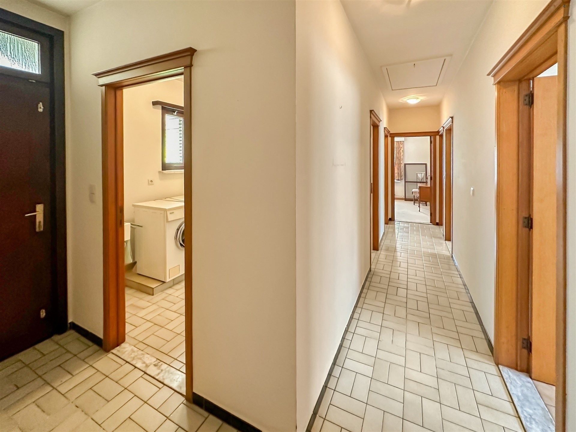 Goed onderhouden, ruime bungalow op 594m² grond foto 7