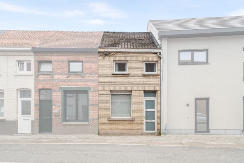 Woning aan de stadsrand foto {{pictureIndex}}