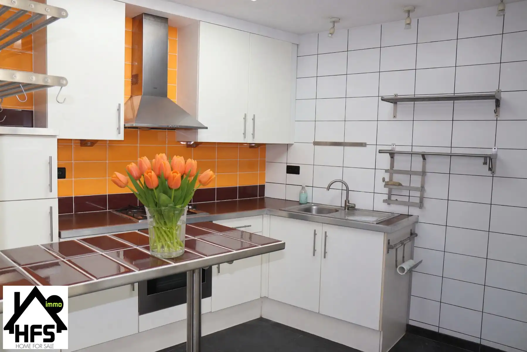 Toffe instapklare woning in hartje Mechelen met terras foto 2