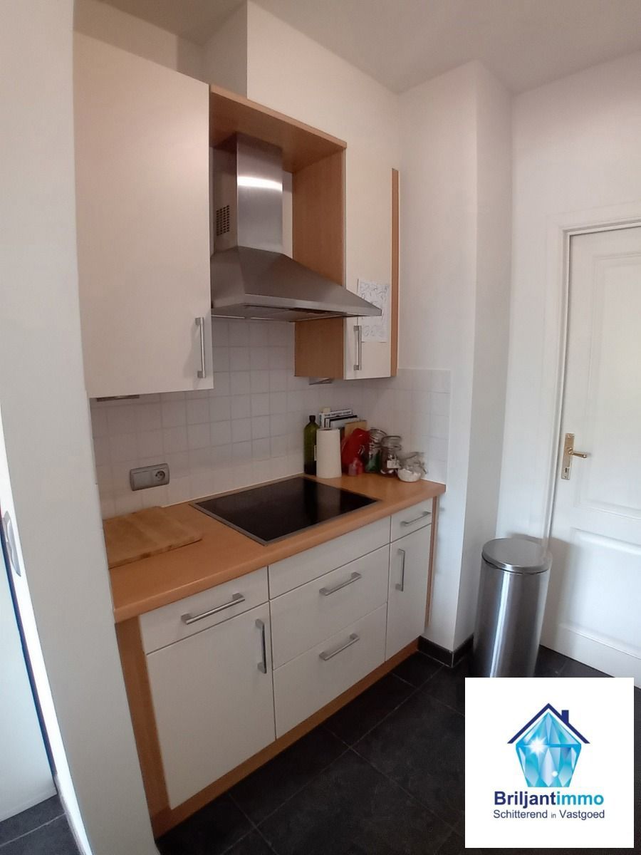 Lichtrijk appartement met 1 slp, knus terras en parking foto 6