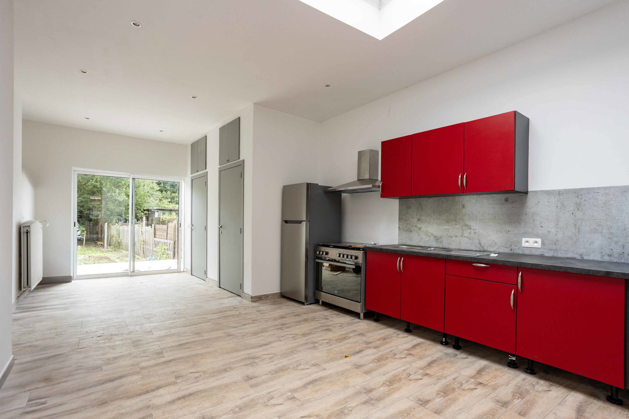 Gerenoveerde rijwoning met 3 slaapkamers en tuin. foto 6