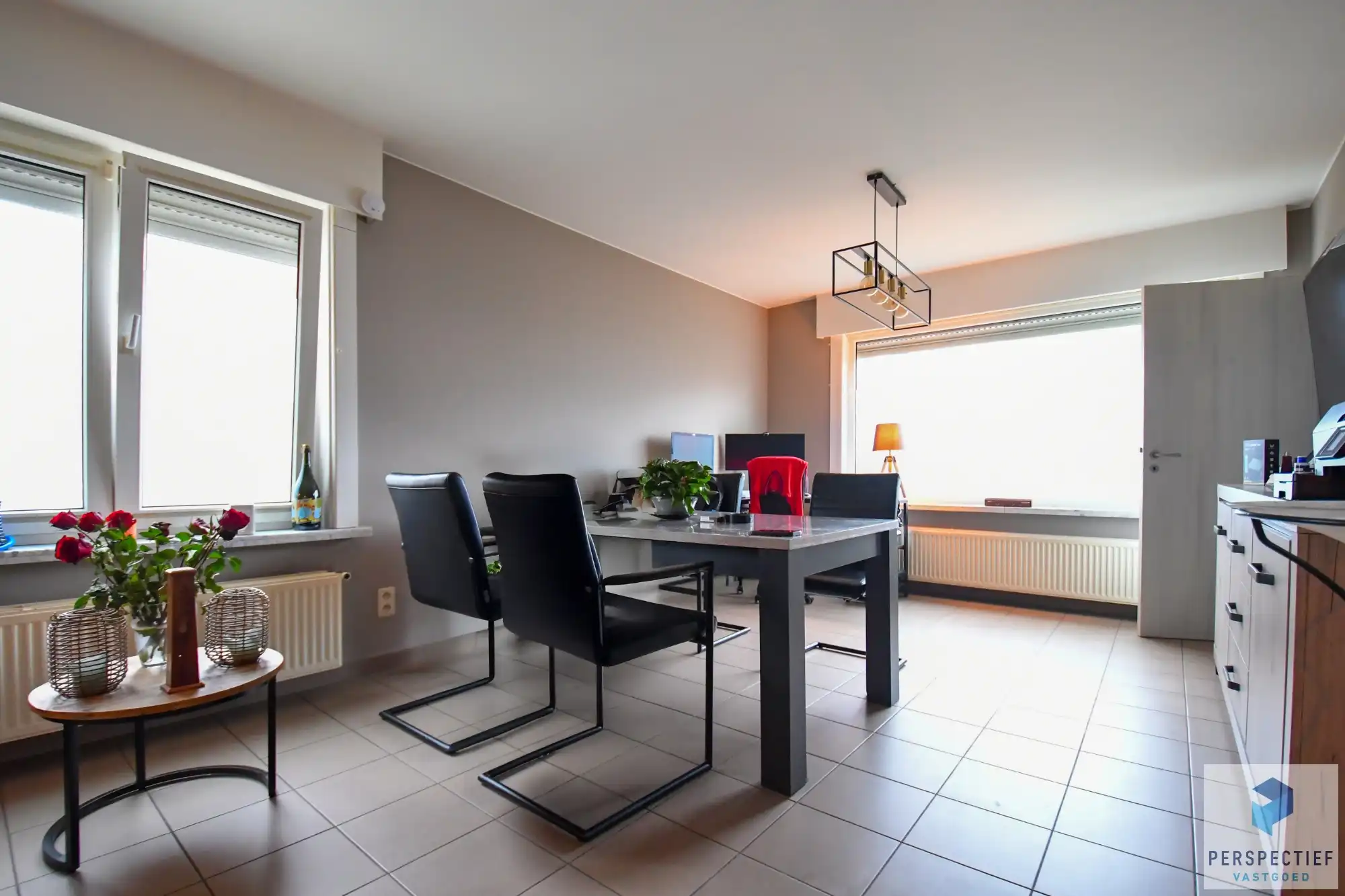 Instapklare halfopen bebouwing met 4 slpks, dubbele garage & tuin foto 6