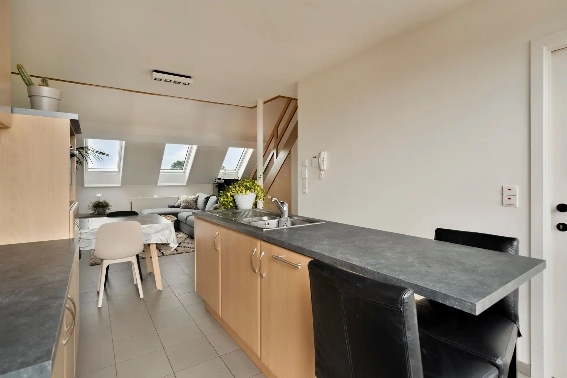 Dakappartement met schitterend terras en autostaanplaats foto 9