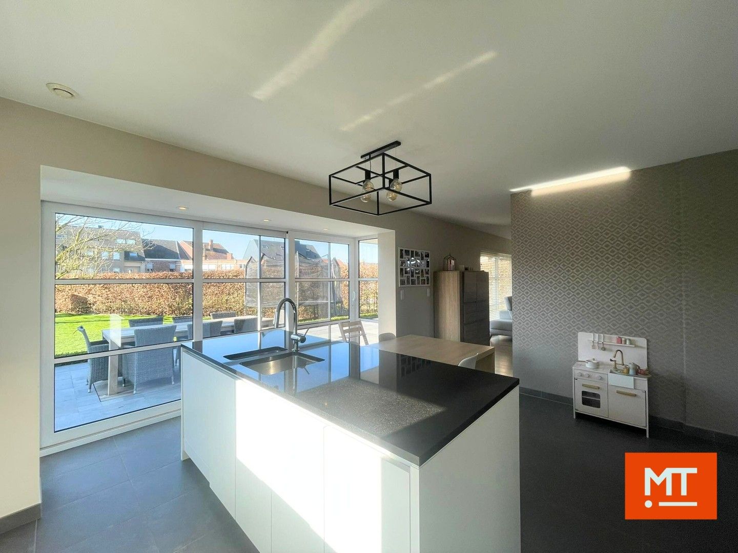 Residentieel gelegen villa met 3 slaapkamers, Zuidgerichte tuin en carport in Passendale foto 8