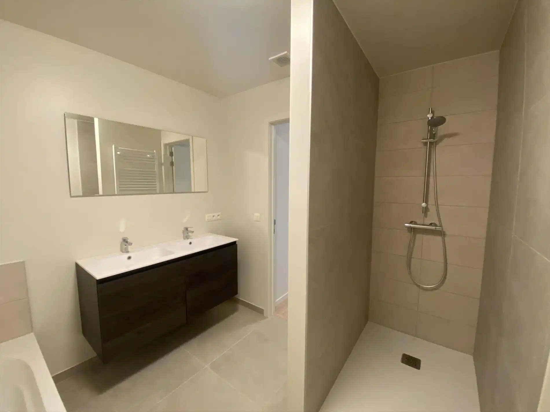 Uitstekend gelegen nieuwbouwwoning met garage foto 11