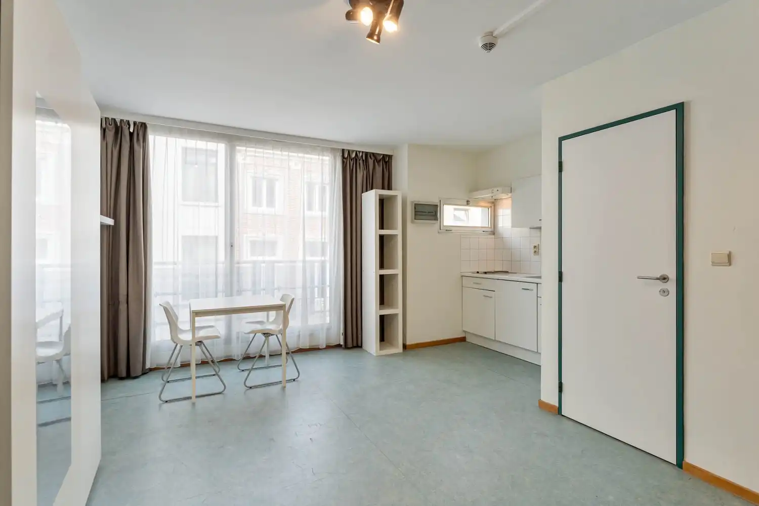 Lichtrijke en gemeubelde studio(22m²) nabij het station te centrum Leuven! foto 4