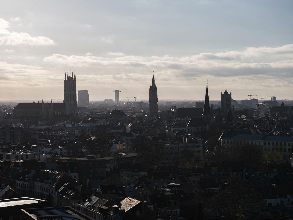 Luxe penthouse (bj. 2021) met twee kamers en een uitzonderlijk terras met panoramisch zicht over Gent en zijn torens. foto 12