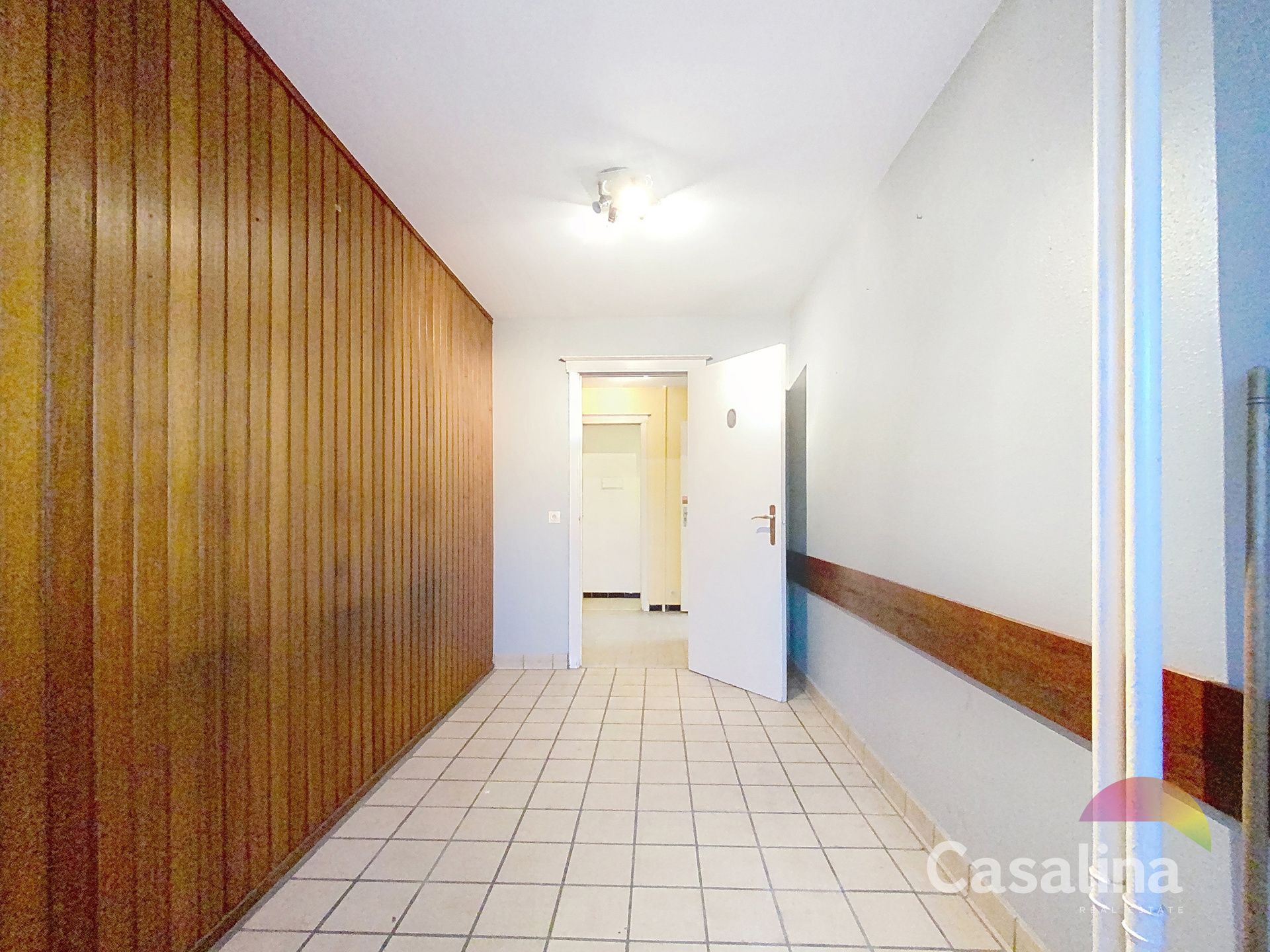 Een gelijkvloerse kantoor, te renoveren van ± 34 m² foto 3
