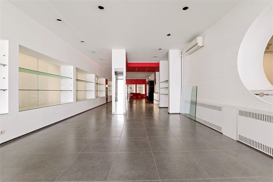 RUIME HANDELSRUIMTE TE HUUR OP DE GROTE MARKT IN SINT-TRUIDEN foto 9