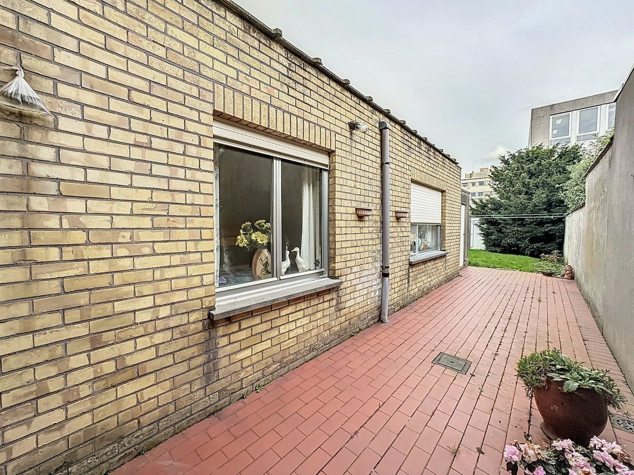 Bijzonder ruim gelijkvloers appartement met mooie tuin in het centrum van Heist foto 16