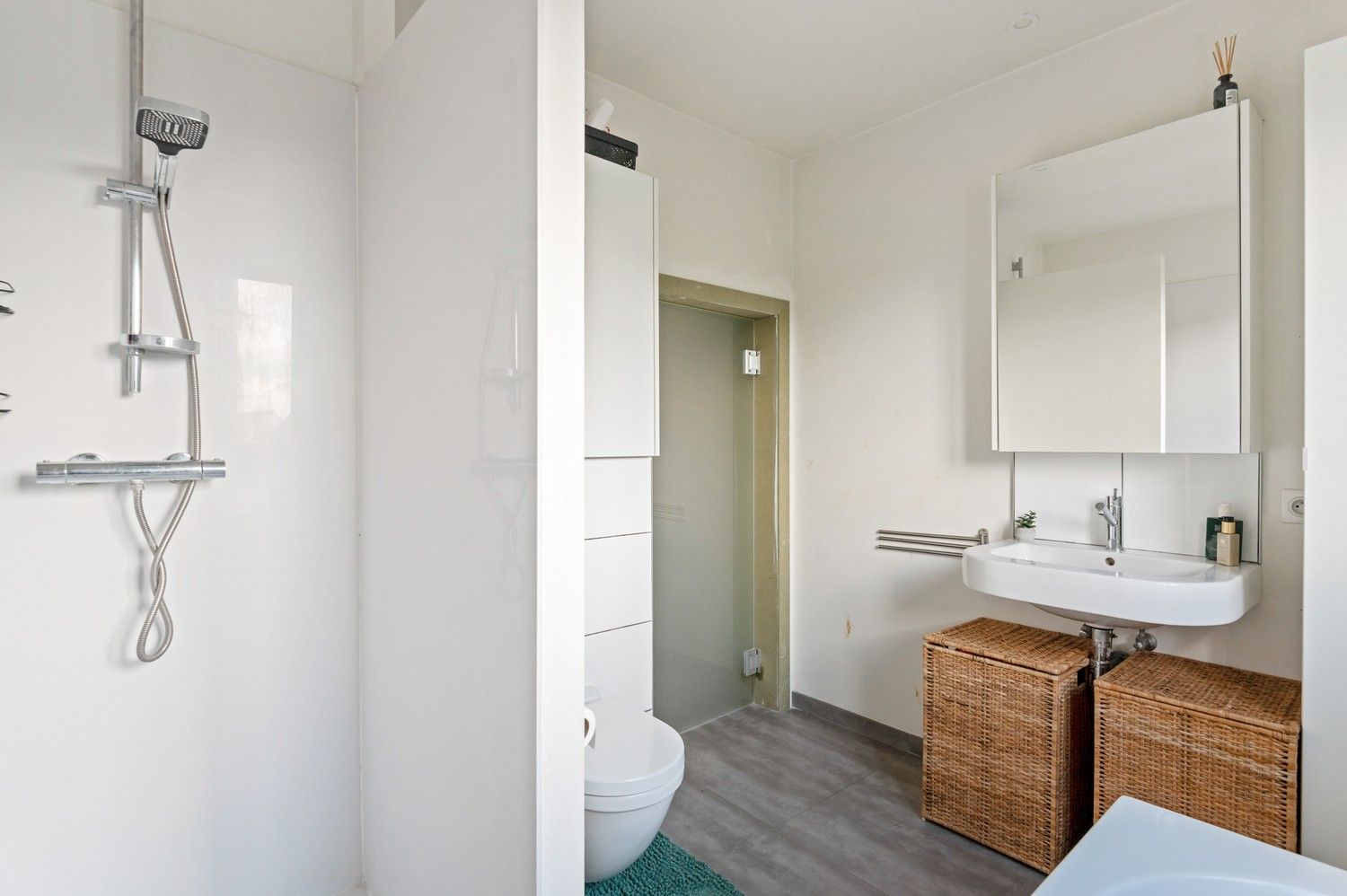 Deels gerenoveerde woning met 3 slaapkamers nabij centrum Lint foto 12