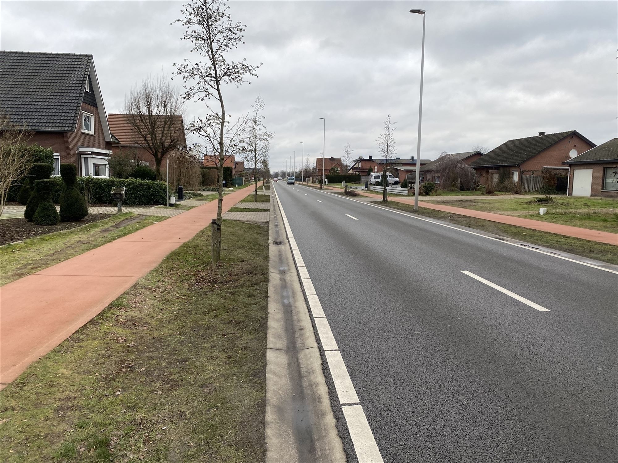 ZUIDGERICHT PERCEEL MET MOOIE STRAATBREEDTE EN VEEL MOGELIJKHEDEN TE PELT foto 9