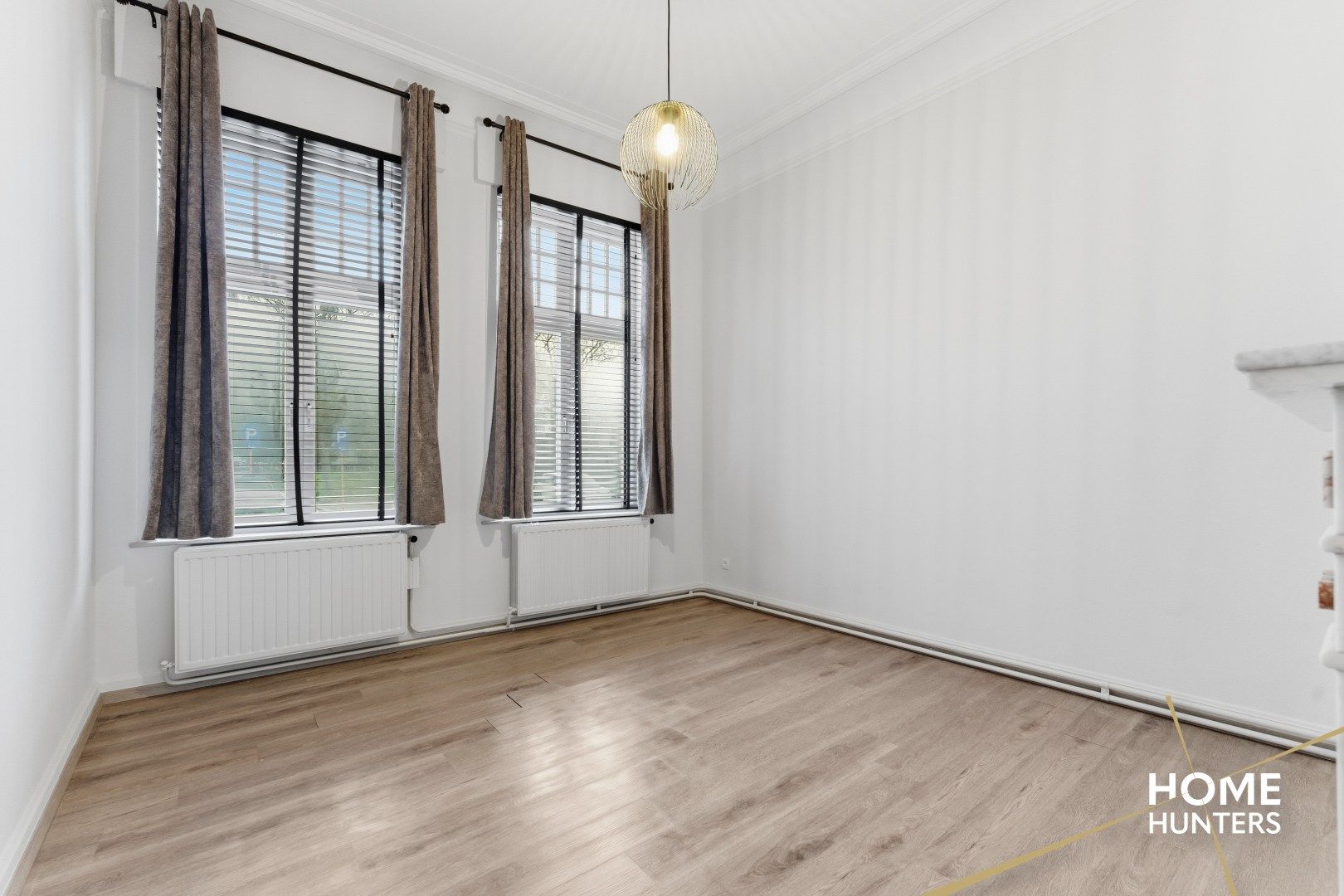 Ruim éénslaapkamer appartement met uniek zicht op het astridpark en de Sint Maartens Kathedraal te Ieper foto 11