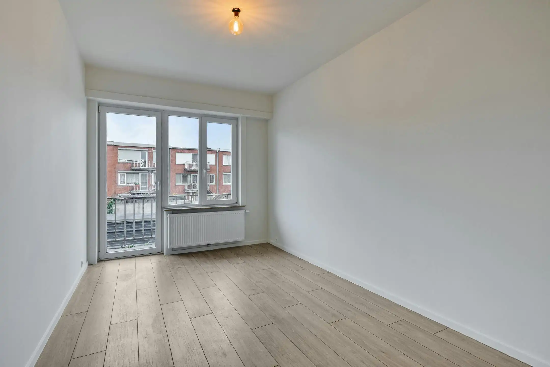 Prachtig gerenoveerd appartement met parking te Deurne! foto 13