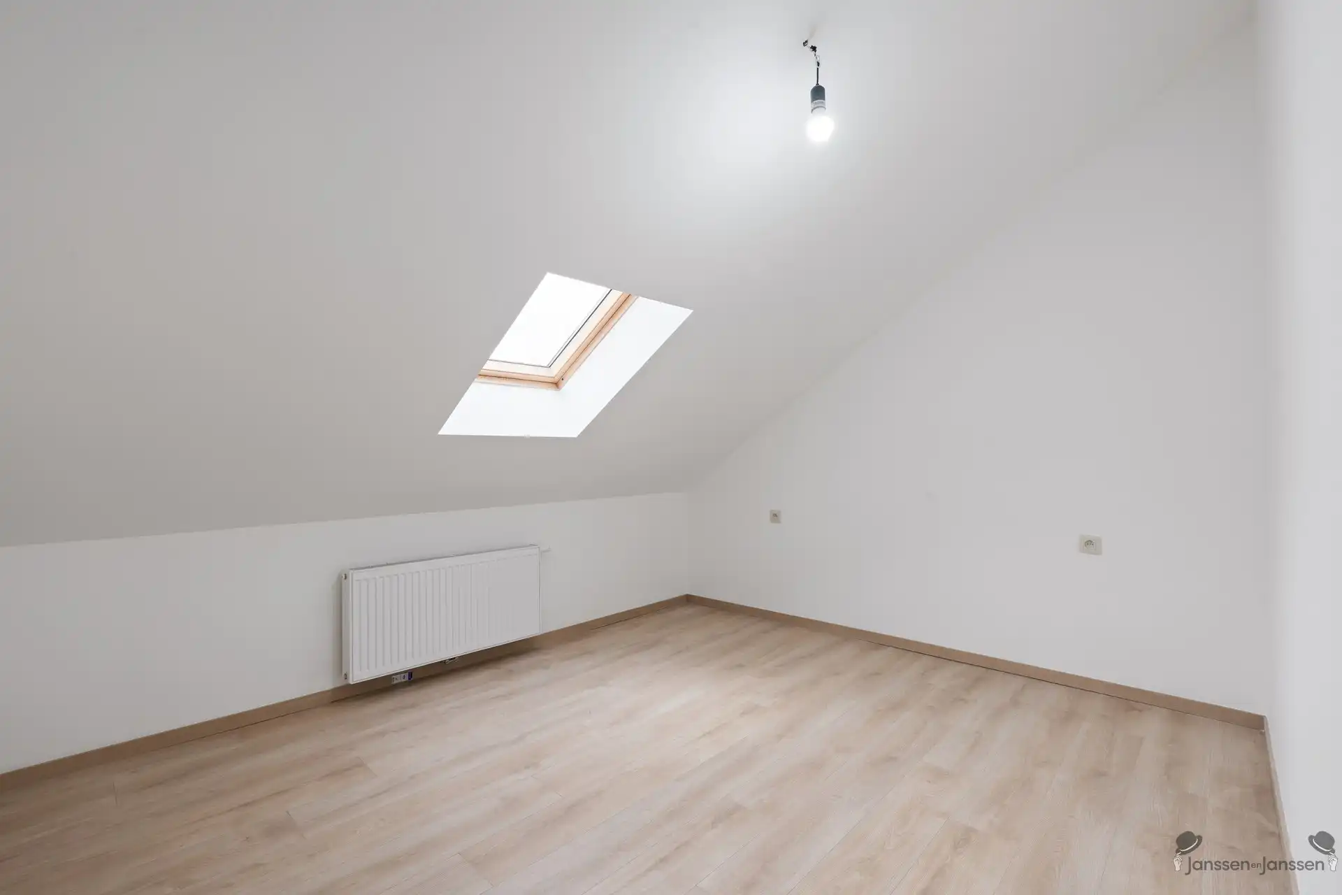 gerenoveerde woning met tuin foto 17