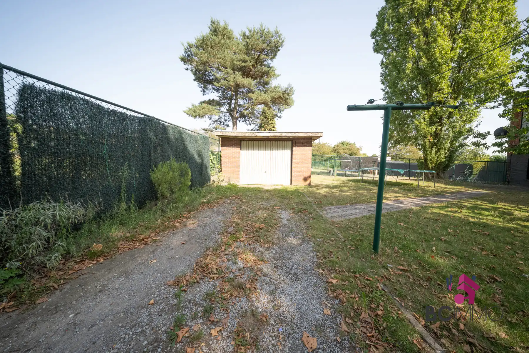 Halfopen bebouwing met twee woongedeeltes (125 m² + 95 m²) en tuin. foto 23