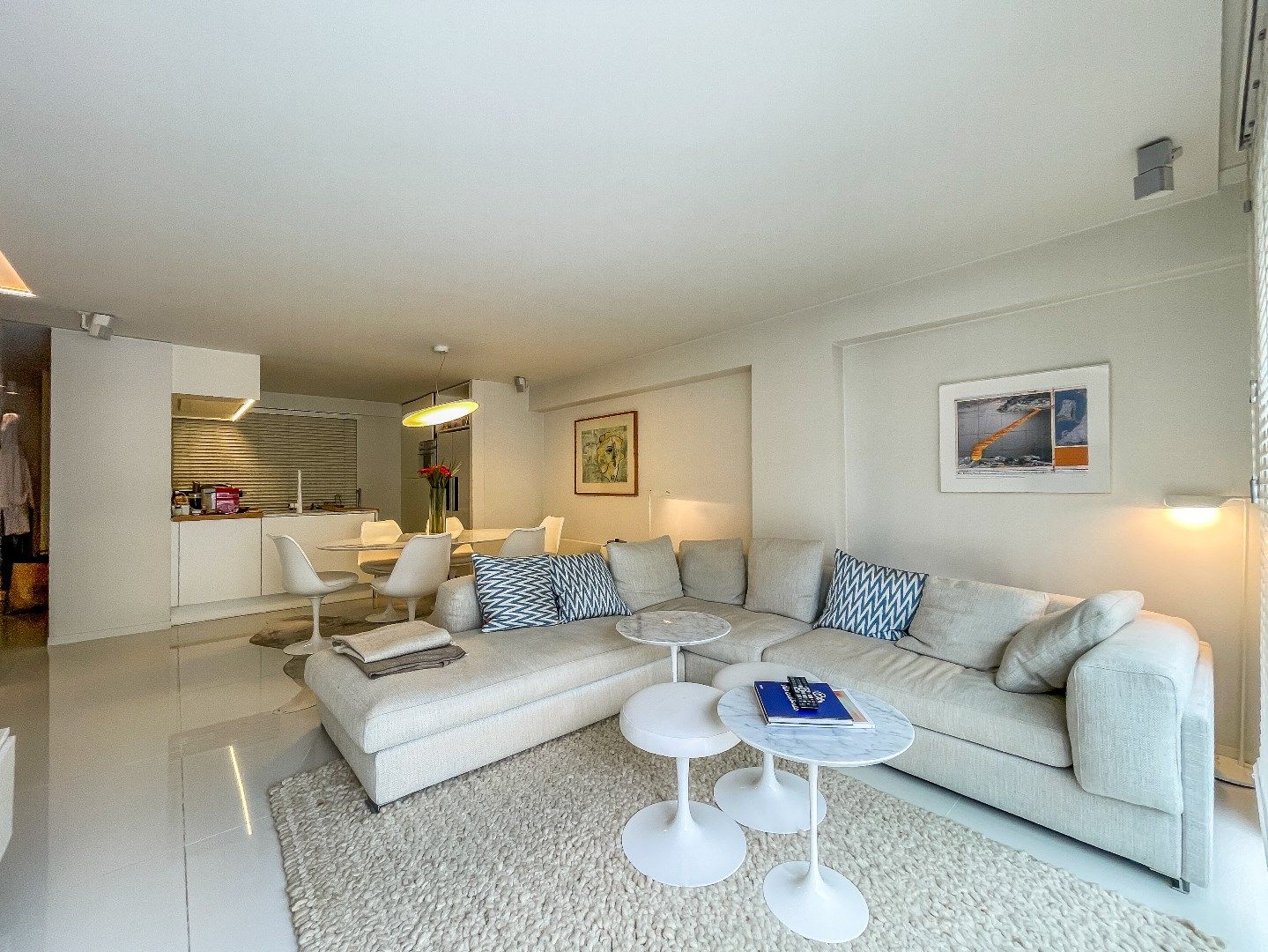 Hoofdfoto van de publicatie: Aangename penthouse (gemeubeld) met ruim zonneterras gelegen op de Kustlaan vlakbij het Lichttorenplein. 