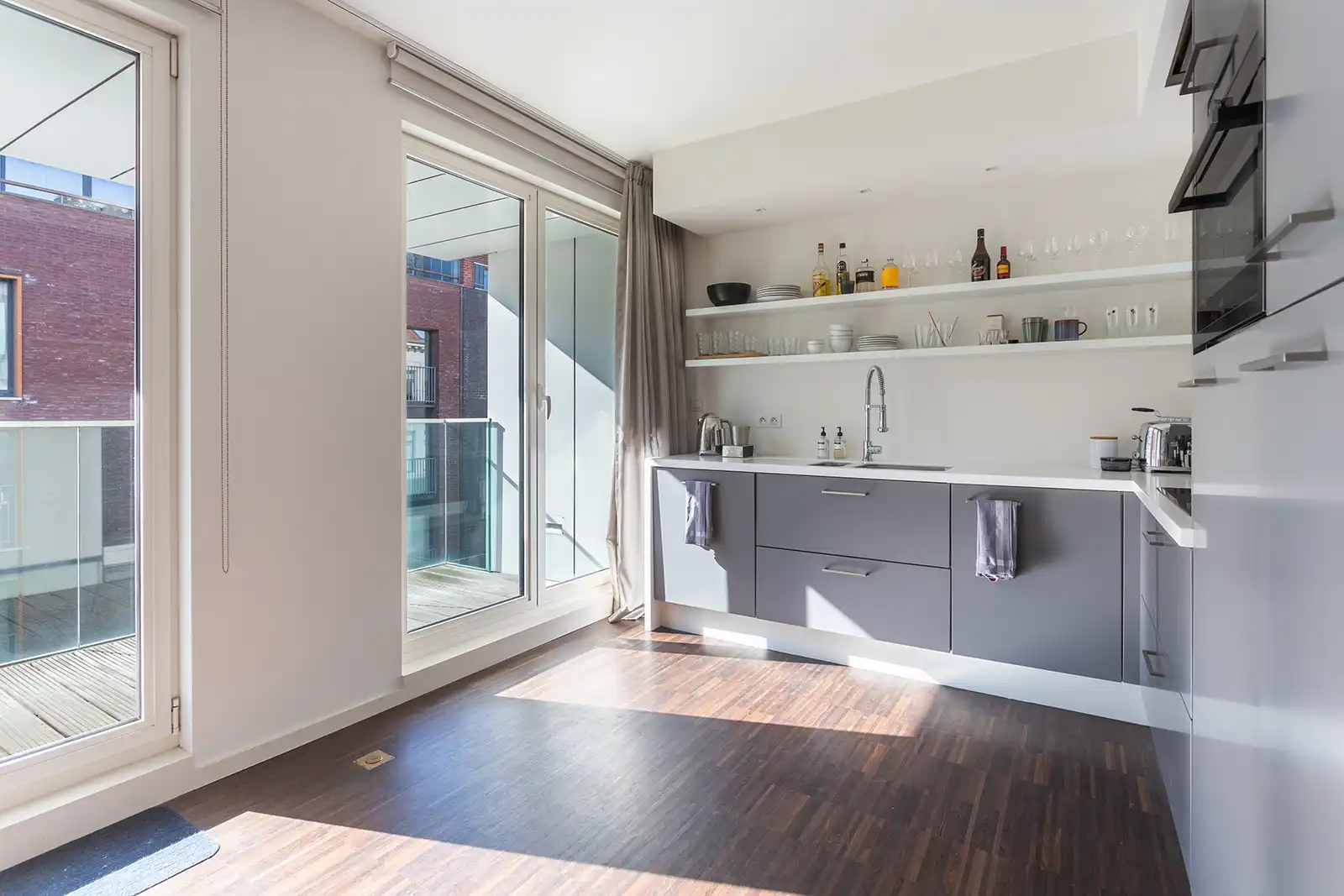 Luxueus en gemeubeld appartement met twee terrassen en parking op het Zuid foto 32