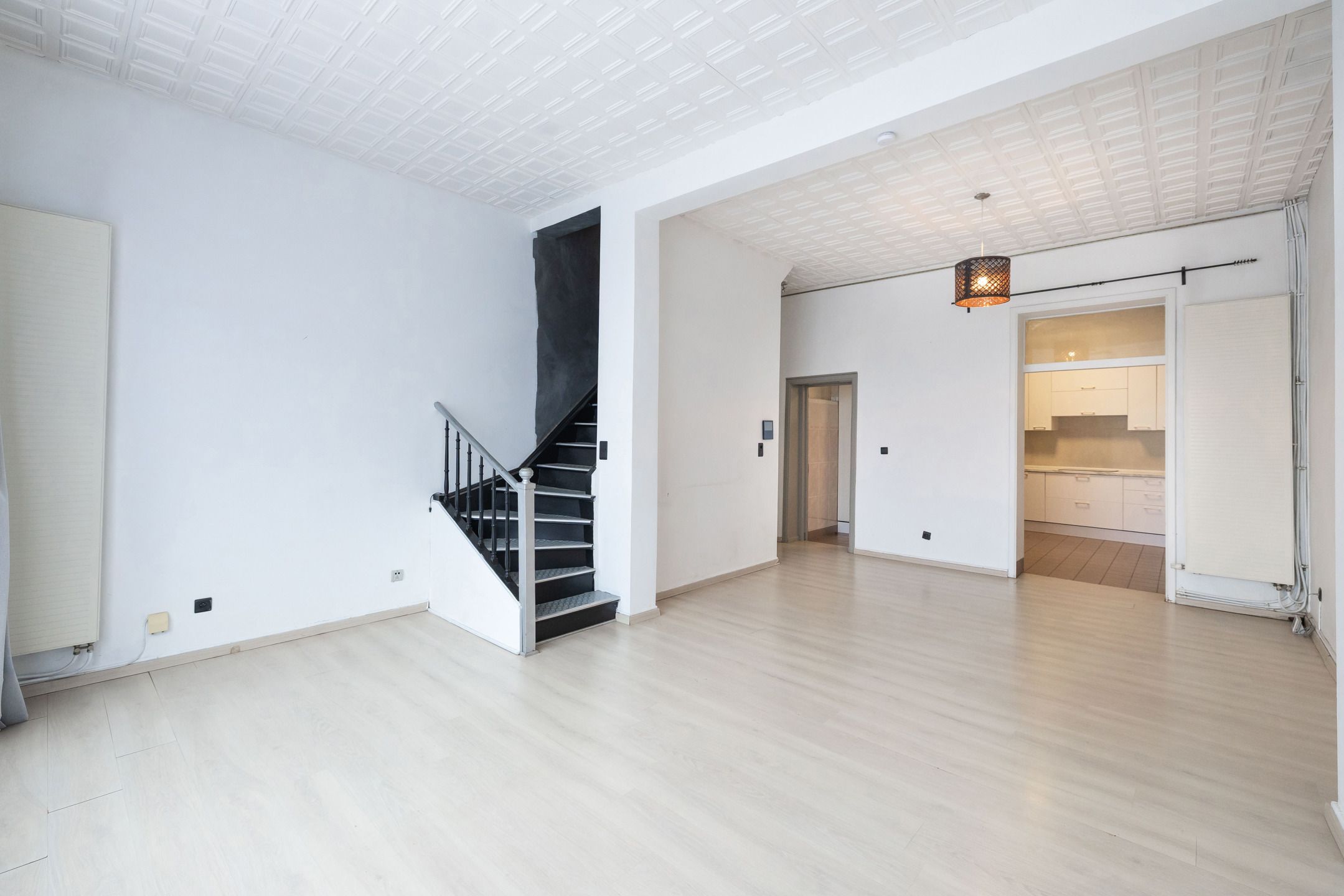 Een ruime woning met potentieel op toplocatie foto 3