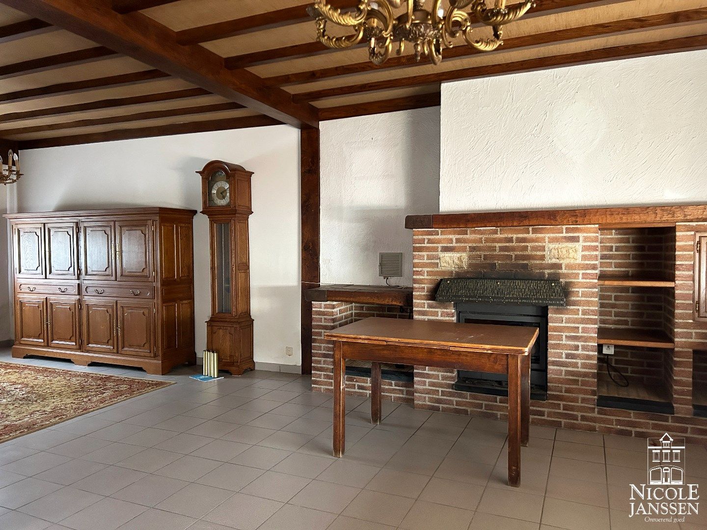 Te renoveren ruime hoevewoning met stallingen en grond foto 6