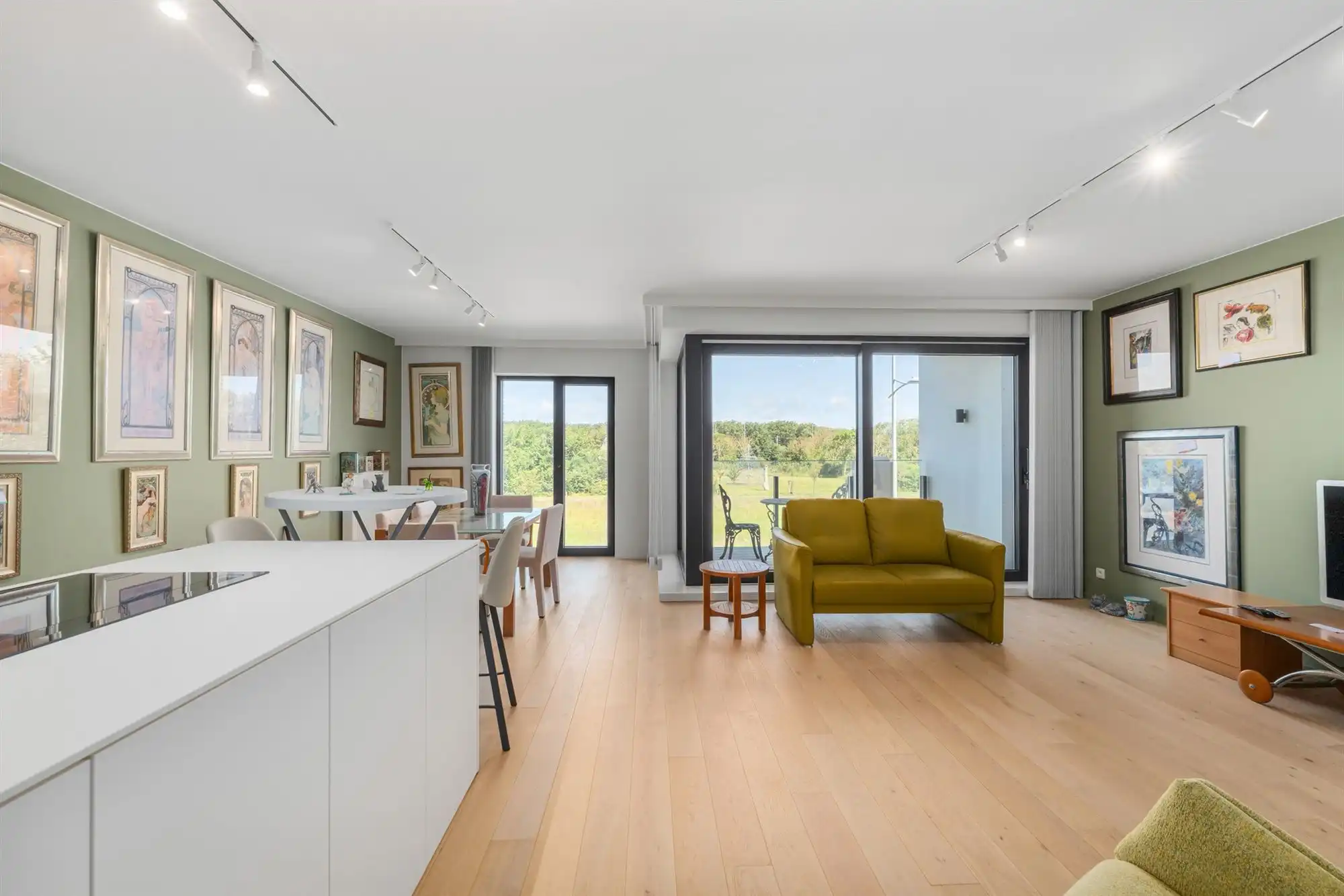 Luxueus (quasi nieuw) appartement vlakbij het strand!  foto 3