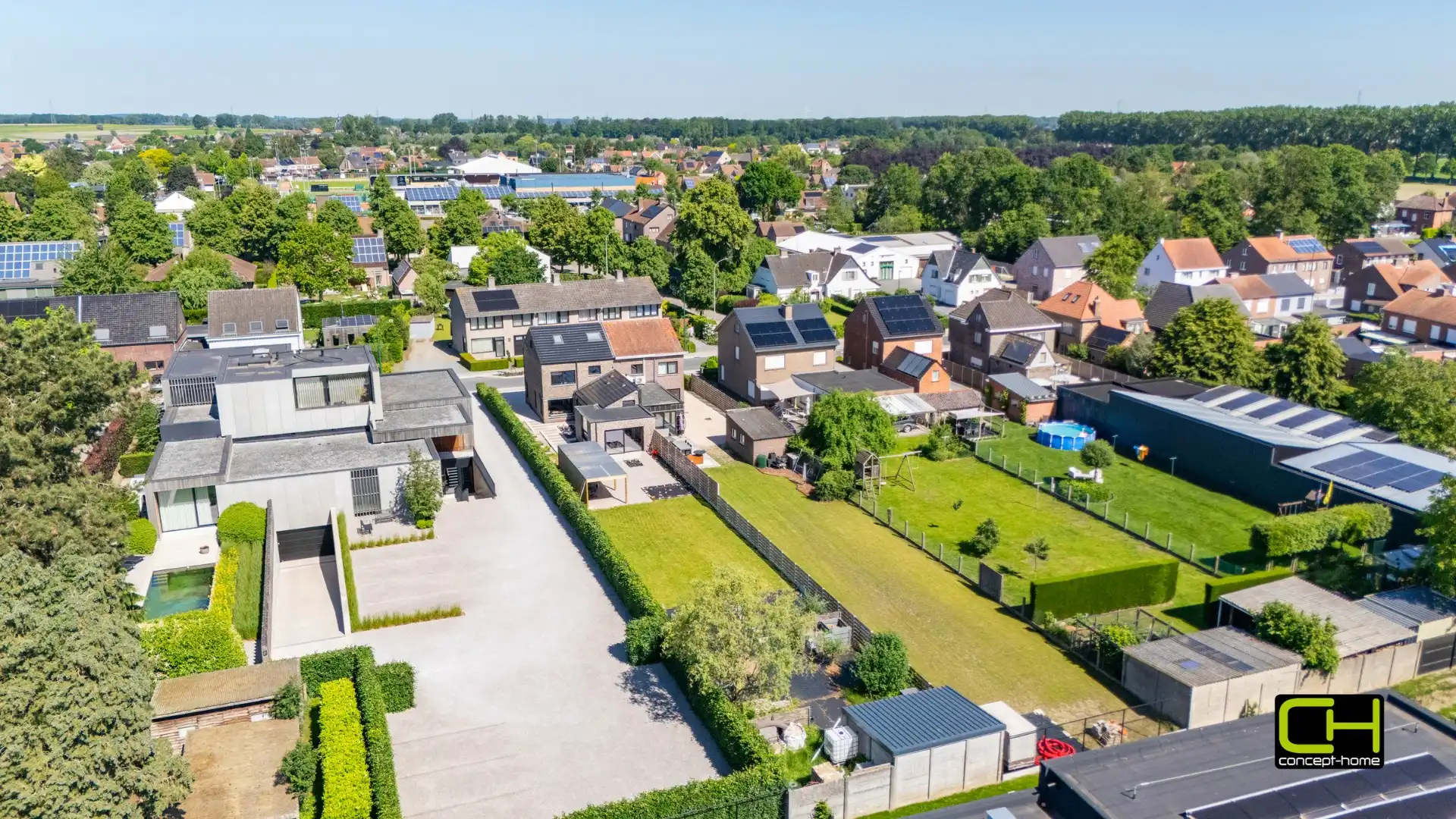 Halfopen bebouwing te koop nabij het centrum van Zomergem foto 3