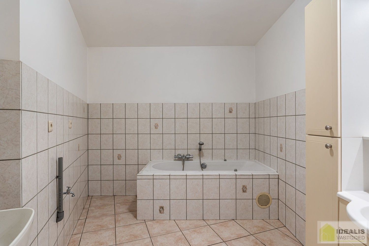 IDEALIS VASTGOED – INSTAPKLAAR GELIJKVLOERS APPARTEMENT MET LICHTRIJKE LEEFRUIMTE,  RUIME OPEN KEUKEN, BADKAMER, SLAAPKAMER EN AUTOSTAANPLAATS OP EEN GUNSTIGE LOCATIE NABIJ HET CENTRUM VAN PELT! foto 13