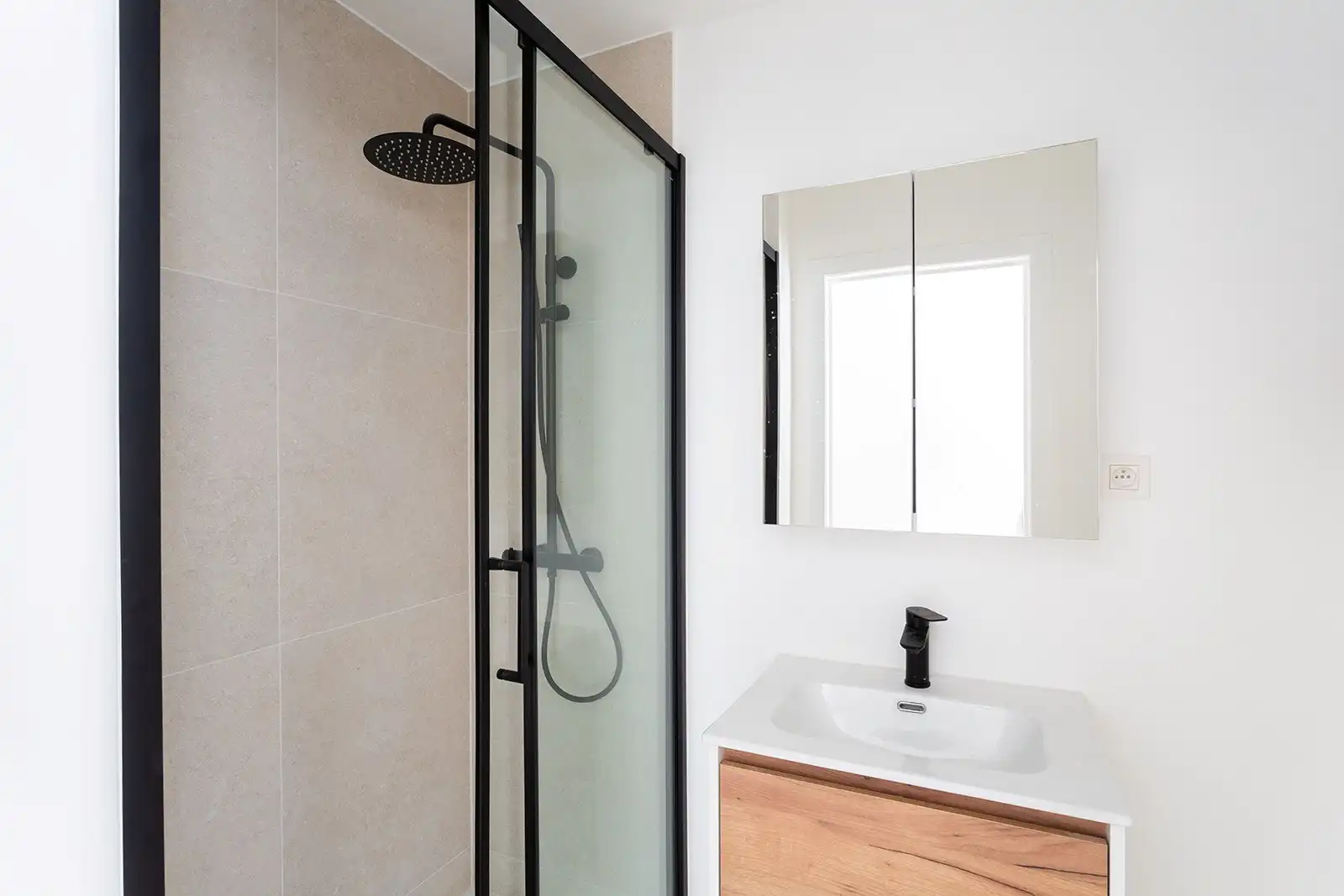 Volledig gerenoveerd appartement met terras foto 10